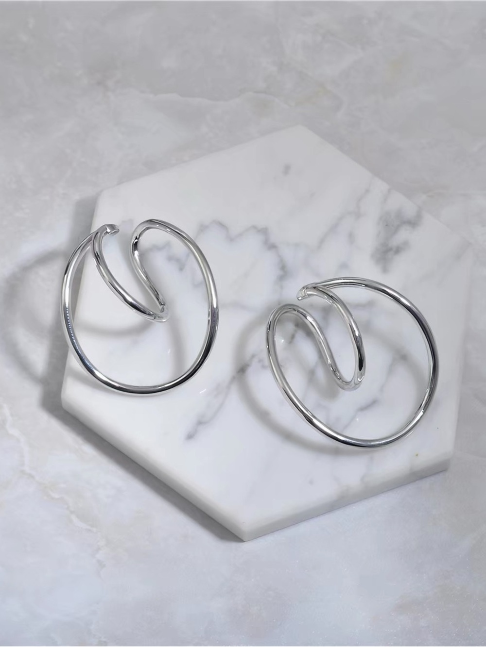 Silver Swirl Hoop Earrings - Modern Women Jewelry